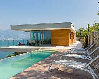 ferienvilla-infinity-pool-gardasee-buchen-wunderorte