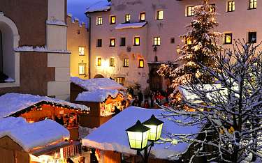 sueddtirol-kastelruth-weihnachtsmarkt-wunderorte-buchen